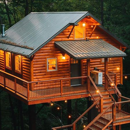 Cricket Hill Treehouse B By Amish Country Lodging ميلزبورغ المظهر الخارجي الصورة