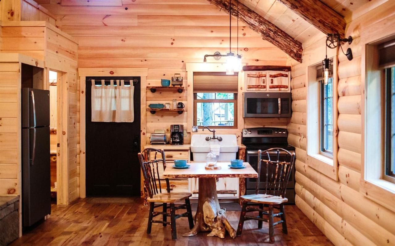Cricket Hill Treehouse B By Amish Country Lodging ميلزبورغ المظهر الخارجي الصورة