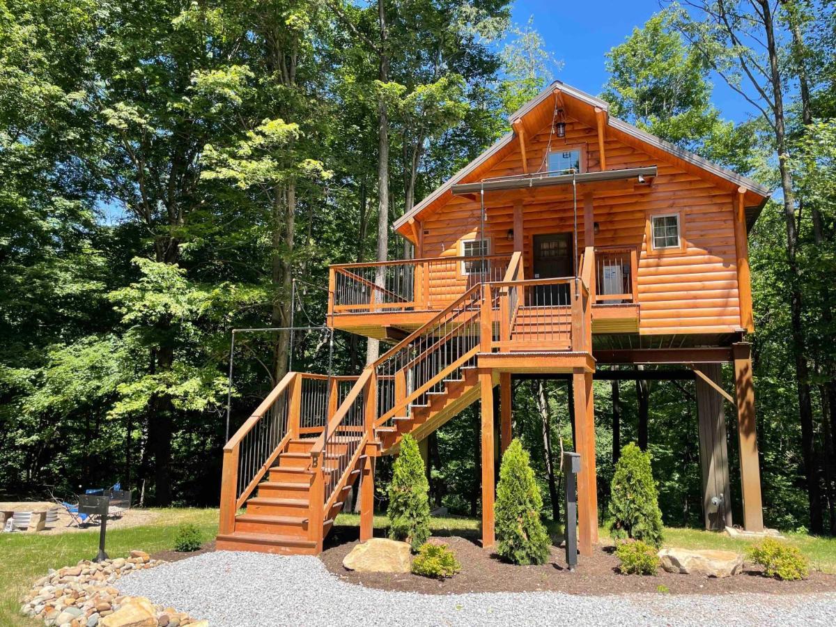 Cricket Hill Treehouse B By Amish Country Lodging ميلزبورغ المظهر الخارجي الصورة