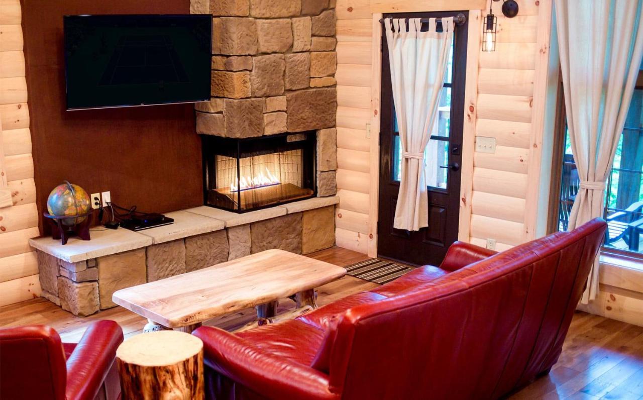 Cricket Hill Treehouse B By Amish Country Lodging ميلزبورغ المظهر الخارجي الصورة