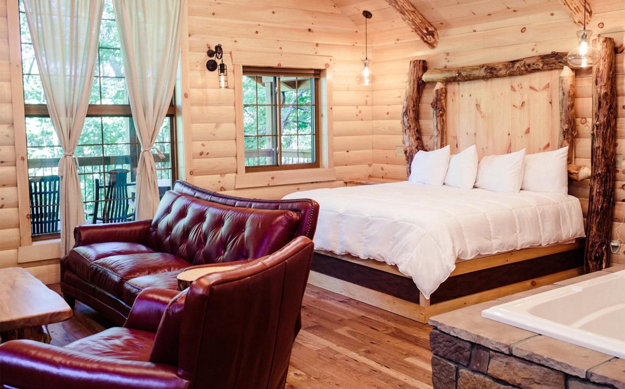 Cricket Hill Treehouse B By Amish Country Lodging ميلزبورغ المظهر الخارجي الصورة